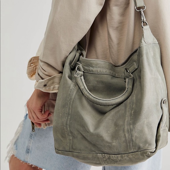 Free People Handbags - ✨NEW!✨Free People Jackson Distressed Tote